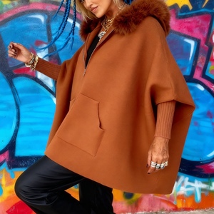 Модное женское шерстяное пальто оверсайз на осень/зиму с капюшоном, карманами на молнии и меховым воротником - Product Image 5