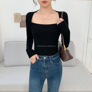 Camiseta de Manga Larga Elegante para Mujer, Top Ajustado para Adolescentes, Cuello Cuadrado, Decoración con Logotipo, Tejido Informal a la Moda - Product Image 5