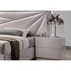 Juegos <span class=keywords><strong>de</strong></span> dormitorio juvenil con cabecero <span class=keywords><strong>de</strong></span> <span class=keywords><strong>polipiel</strong></span>, diseño moderno <span class=keywords><strong>de</strong></span> gama alta, acabado lacado en blanco y gris claro - Product Image 2