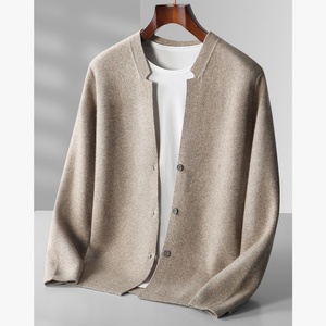 Vente en gros de vêtements en <span class=keywords><strong>tricot</strong></span> personnalisés avec logo OEM, veste en <span class=keywords><strong>tricot</strong></span> pour homme 100% laine mérinos, boutonnée, épaisse, décontractée, cardigan en <span class=keywords><strong>tricot</strong></span> pour homme - Product Image 1