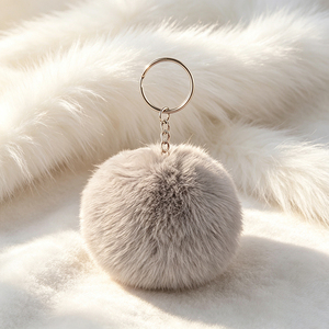 Llavero de pompón de piel sintética suave y colorido, adorno para mochila y bolso para mujer - Product Image 2