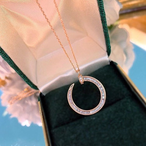 Collana con Pendente in Oro Rosa e Diamanti Taglio Baguette Colore G Naturale Minimalista per Uso Quotidiano Femminile - Product Image 1