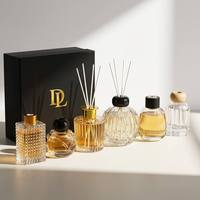 Flacon de parfum vide en verre transparent avec bouchons dorés, bâtonnets diffuseurs, scellé avec bouchon en liège, options de gravure et marquage à chaud, MOQ 100 pièces