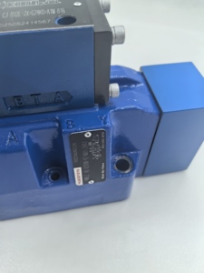 Contrôle hydraulique, débit de 400 L/min, 315 bars, retour d'information sur position électrique - Product Image 2