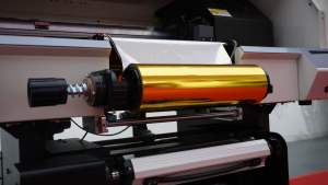 A3 UV 喷墨打印机（卷对卷）新型 4 头打印头 2400 DPI，适用于定制标签和高速铝箔打印 - Product Image 3