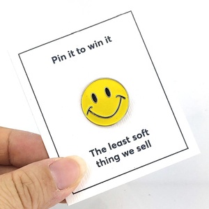 Pin Nhà Máy Giá Rẻ Mềm Men Cứng Mặt Cười Biểu Tượng Kim Loại Tùy Chỉnh Huy Hiệu Pin Vàng - Product Image 4