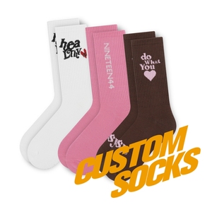 CONCEPTION ET MAQUETTE GRATUITES Concevez votre propre logo Chaussettes pour femmes Chaussettes en coton personnalisées Chaussettes brodées personnalisées pour femmes - Product Image 1