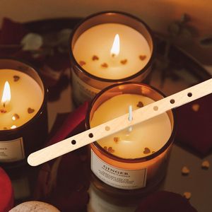 36129 Confezione <span class=keywords><strong>da</strong></span> 25 Supporti in Legno per <span class=keywords><strong>Stoppini</strong></span> di <span class=keywords><strong>Candele</strong></span>, Strumenti Naturali per Centrare il Stoppino per la Fabbricazione di <span class=keywords><strong>Candele</strong></span>, Bastoncini Riutilizzabili e Durevoli Personalizzati - Product Image 1