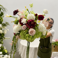Nouvelle Composition Florale de Mariage 2027, Fleurs Artificielles en Soie, Hortensia Vert Rose Rouge, Boule de Fleurs pour la Décoration de Table de Mariage