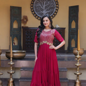 Dhwaja Export Faux Georgette – Robe Anarkali longue moderne pour femme avec broderies et travail Zari, prête pour les mariages, toutes saisons - Product Image 1