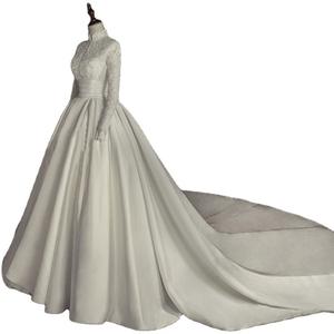 Robe de mariée longue de luxe à col montant ornée de perles, coupe trapèze, en satin classique et dentelle, grandes tailles pour mariées - Product Image 1