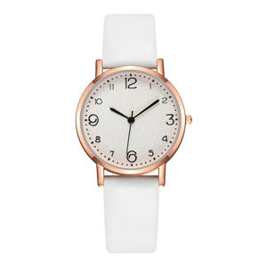 Montre de luxe classique en pierre de quartz personnalisée - Product Image 2