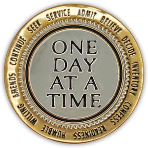 Medaglione AA Coin Sobriety Placcato Oro 24k, Tema Meccanico 3D, Regalo di Recupero per Uomini e Donne, Rotondo in Metallo da 34mm - Product Image 4