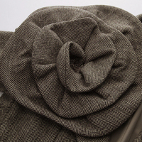 Blazer en laine mélangée à chevrons pour femmes avec une grande décoration florale, fermeture à un seul bouton, veste de costume pour les occasions professionnelles et décontractées
