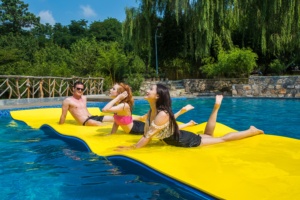 Tapete Flotante de Espuma EVA Personalizado con Orificios para Actividades Acuáticas en Piscinas y Ríos - Product Image 5
