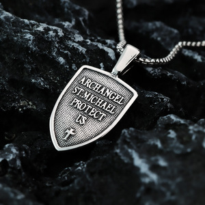 Pendentif Bouclier en Acier Inoxydable Saint Michel Archange, Collier pour Homme, Bijou Tendance, Cadeau Idéal pour Assortir aux Vêtements - Product Image 3
