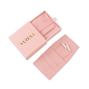 Pochette à bijoux pliable en microfibre de luxe, avec rabat et fermeture à pression, logo personnalisé, emballage moderne et élégant - Product Image 1