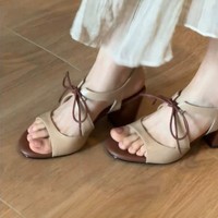 Großhandel Blockabsatz Slingback Sandalen mit Schnürung vorne und Schleifendesign, offene Zehenpartie, Sommerkleidung, Alltagsschuhe, unterstützt OEM ODM