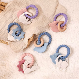 2024 nueva llegada juguetes <span class=keywords><strong>para</strong></span> la dentición del bebé mordedores <span class=keywords><strong>de</strong></span> silicona <span class=keywords><strong>de</strong></span> grado alimenticio timón <span class=keywords><strong>de</strong></span> silicona con anillo <span class=keywords><strong>de</strong></span> madera calmar las encías <span class=keywords><strong>de</strong></span> los bebés - Product Image 2