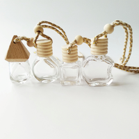 Bouteilles de parfum de voiture en verre de forme carrée de 8ml Bouteille de diffuseur de voiture suspendue vide de parfum