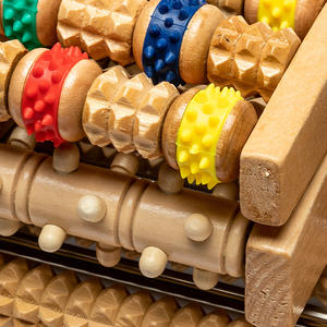 Großes sechs reihiges Aku punkt massage gerät aus Holz mit graviertem Hand massage produkt für den Heimgebrauch - Product Image 4