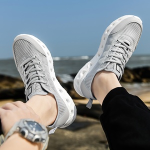 Zapatillas de malla de verano para hombre, zapatos deportivos informales ultra transpirables con diseño hueco, zapatillas ligeras y modernas que combinan con todo. - Product Image 3