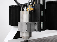 Machine de gravure et de découpe CNC 3 axes 1325 pour bois, MDF, PVC, acrylique, mousse, panneaux décoratifs, fabrication de signalétique, moteur servo