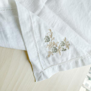 Bonne vente 100% serviettes en lin français fleur serviettes <span class=keywords><strong>de</strong></span> luxe personnalisées prix <span class=keywords><strong>pas</strong></span> <span class=keywords><strong>cher</strong></span> et serviettes en <span class=keywords><strong>tissu</strong></span> durable - Product Image 3