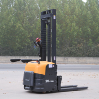 Apilador Eléctrico Solreign CDD de 2t (2000kg) y 6m con Asiento, para Pasillos Estrechos (VNA), Apilador de Palets para Almacén, Batería de Litio, Certificación CE