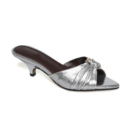 Nouveautés 2026 – Mules de marche pour femmes en cuir véritable métallisé, à bout pointu, talon bas et décorations métalliques, à enfiler