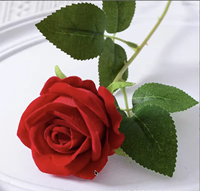 Fleur artificielle en tissu velours rouge pour la Saint-Valentin, les arrangements floraux de mariage, les fournitures pour mur de fleurs
