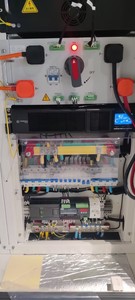 Armoire d'énergie hybride pour stockage de batteries IP54 50Kwh 80Kwh 100Kwh Lithium-ion haute tension - Product Image 2