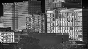 Cámara PTZ de doble espectro con zoom óptico de 92x y sensor térmico de 30-150 mm para monitoreo en cualquier clima - Product Image 3