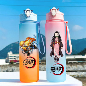 แก้วน้ำลายดาบพิฆาตอสูรญี่ปุ่น 750 มล. แก้วพลาสติกพกพาขนาดใหญ่สำหรับคุณแม่ ลายคามาโดะ เนซึโกะ ลายอนิเมะไล่สี - Product Image 1