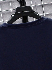 T-shirt décontracté pour homme à col rond et manches courtes avec imprimé tête de taureau, personnalisable par l'usine de confection. F10 - Product Image 4