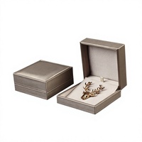Boîte à broches carrée en cuir PU personnalisée, boîte de rangement pour badges et médailles, emballage de bijoux, boîte à badges, vente en gros