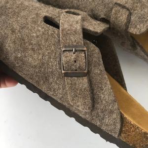 Chaussures en bois confortables de haute qualité, personnalisées pour l'extérieur, avec une semelle distinctive en bois massif, multifonctionnelles, design simple et tendance - Product Image 4