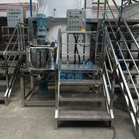 Machine de fabrication de détergent, shampoing, gel, lotion, conditionneur, savon liquide et autres produits ménagers, avec petit mélangeur pour liquides et équipement de mélange.