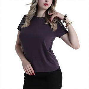 เสื้อยืดคอเต่าสีพื้นสำหรับผู้หญิง EVER GLOW ทรงปกติ แขนสั้น ผ้าฝ้าย 100% ระบายอากาศได้ดี ป้องกันรังสียูวี ป้องกันรอยยับ แห้งเร็ว - Product Image 1