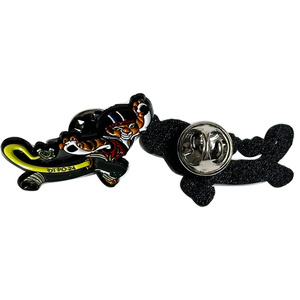 Spilla smaltata personalizzata MOQ 1 Pronta per la spedizione Orso viola <span class=keywords><strong>chitarrista</strong></span> per spilla serigrafata per zaino e abbigliamento - Product Image 3