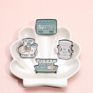 Pieza de burbuja de limón grabado chapado en oro insignia de Metal broche Collar Pin Joker tema Ropa Accesorios nuevo al por mayor - Product Image 2