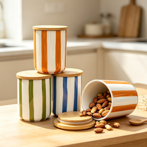 Tarros de cerámica con tapas de madera, herméticos, de forma cilíndrica, para alimentos, uso en la cocina, diseño moderno con patrón a rayas. - Product Image 1