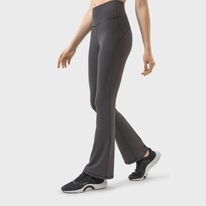 Pantalones de yoga ligeros recién llegados, pantalones de yoga acampanados de talla grande para mujer, mallas de yoga brillantes con aceite deportivo - Product Image 4
