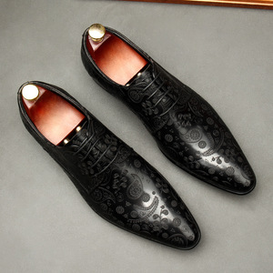Zapatos de hombre de estilo popular y a la moda con un diseño único, que exudan un encanto masculino y audaz. Zapatos de cuero casuales de negocios para hombre. - Product Image 3