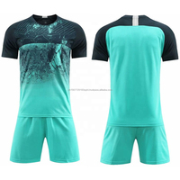 Baskılı Logo Özelleştirilmiş Futbol Forması Takımları %100 Polyester Spor Giyim Yeni Son Tasarım Futbol Üniformaları