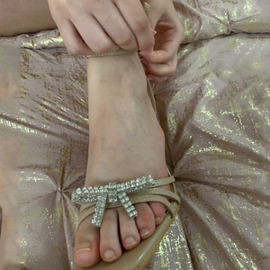 <span class=keywords><strong>2022</strong></span> Think Summer <span class=keywords><strong>Collection</strong></span> grande taille femmes Stiletto bride à la cheville pompes strass nœud sandales verre à vin talons hauts talons - Product Image 5