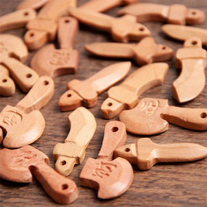 Herramientas de artesanía con grabado en relieve de 3 cm para proyectos de bricolaje: cuchillo, espada y hacha de madera de durazno, ingeniosas y exquisitas. - Product Image 1