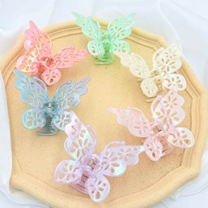 Pince à cheveux grande taille pour femme, motif requin et papillon, nouveau design coloré ajouré, en plastique, options de vente en gros - Product Image 1