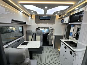 Autocaravana de Alta Gama <span class=keywords><strong>IVECO</strong></span> con Transmisión Automática, <span class=keywords><strong>Camper</strong></span> con Camas, Baño, Cocina, Sofá y Aire Acondicionado - Product Image 5