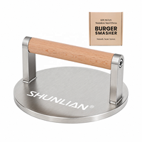 Presse à griller robuste en acier inoxydable de 8 mm d'épaisseur avec manche en bois résistant à la chaleur pour restaurants, traiteurs, barbecues, écoles et extérieur